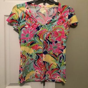 Lilly Pulitzer v neck tee, size small